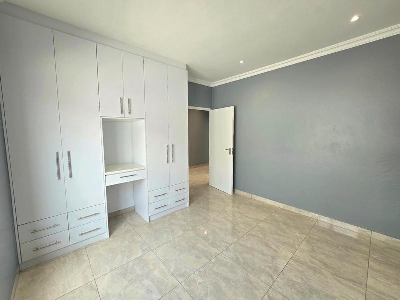 3 Bedroom Property for Sale in Golden Mile Western Cape